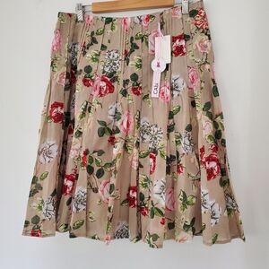 CABI NWT 8 A-Line Knee Skirt English Floral Print Flowy #866 CottageCore Pleats